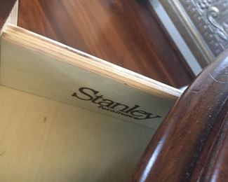 Manufacturer of round table