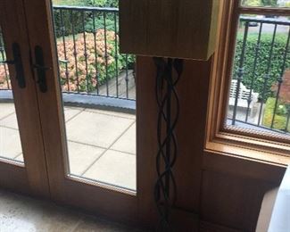Metal based floor lamp