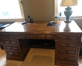 Beautiful desk $300