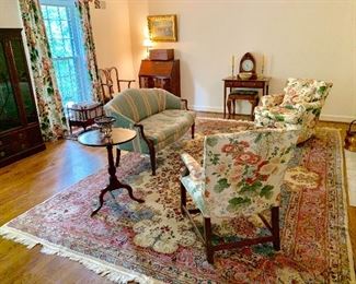 Living room full of antiques