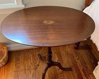 Oval inlay tilt top table