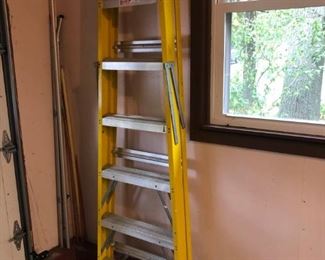 8' fiberglass step-ladder