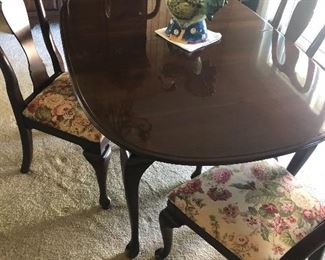 ETHAN ALLEN DINING ROOM TABLE 