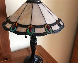BEAUTIFUL TIFFANY STYLE LAMP