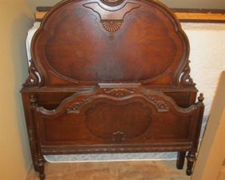 antiquse bed