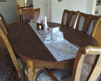 Matching dining table and 6 chairs. Goes with the hutch but we will sell individually! Table pad and extra leaf! Excellent condition!





