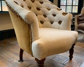 Tufted Back Accent Chair