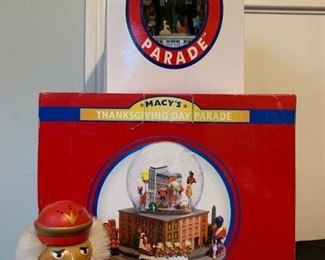Macy’s Thanksgiving Day Parade Snow Globes
