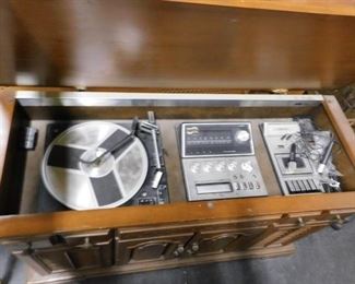Vintage Montgomery Ward Stereo AM/FM Console with Turntable, Cassette player & 8 track Player (Needs Work)