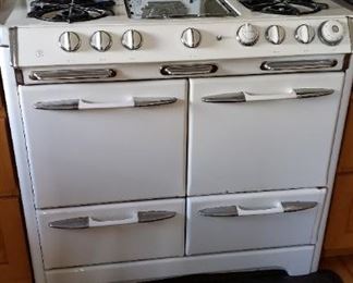 Okeefe & Merrit working gas stove.