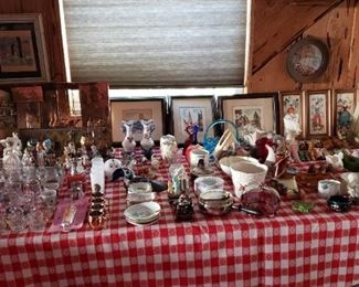 Collectible figurines & glassware
