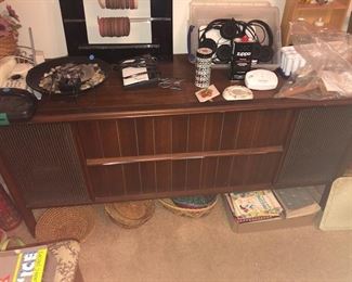 RECORD PLAYER CABINET