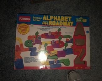 PLAYSKOOL SESAME STREET ALPHABET ROADWAY
