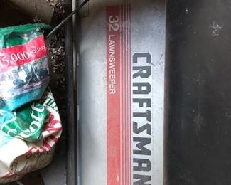 CRAFTSMAN 32 LAWNSWEEPER