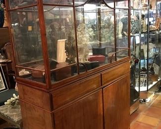 Gorgeous curved glass topped display cabinet- very fine. Lighted