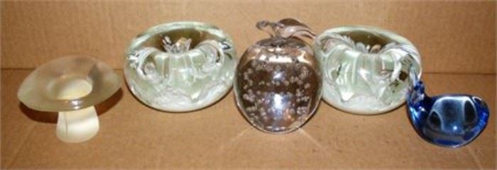 Lot 035
Paperweights