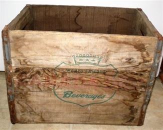 Lot 074
Wood Beverage Crate