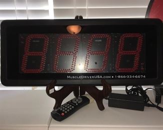 Muscle Driver USA clock