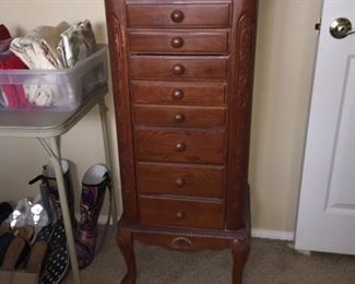 Jewelry dresser