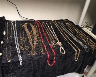tons of vintage jewelry