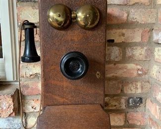 Antique tekephone
