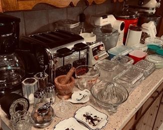 Kitchen items, casserole dishes, etc