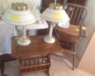 Magazine rack end table plus pair of vintage metal lamps