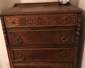 Antique 4 drawer dresser