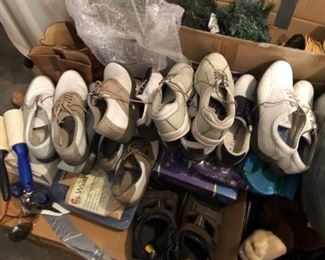 Lots of golf shoes in good condition