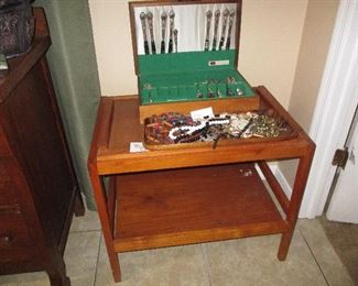 Removal serving cart