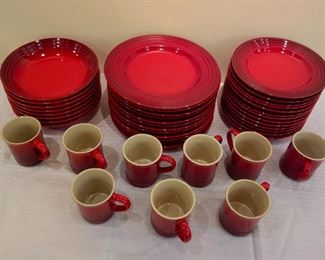 8-piece Le Creuset dinnerwearset in perfect condition. Silent Auction.