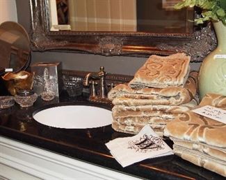 Nice Decor for Bath inc. High End Towels