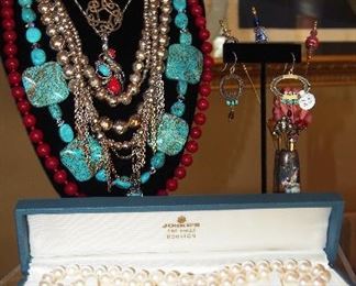 Good Pearls w/ Gold Clasp