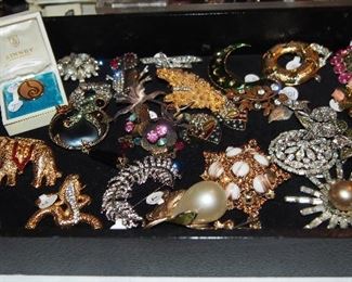 TONS vintage brooches some newer too