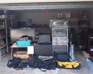 FULL GARAGE inc. Electronics, Records, Books, sporting goods, tools and more