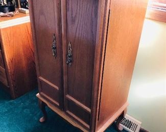 Jewelry cabinet 