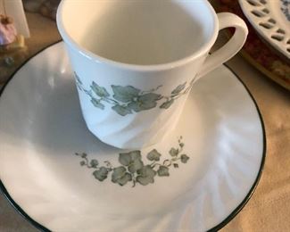 Vintage Ivy Corning Wear set 