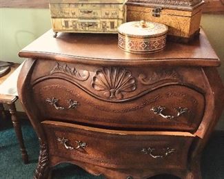 Wood and leather drawers 