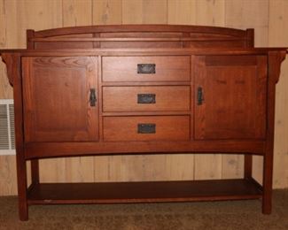 nice mission style sideboard - great condition