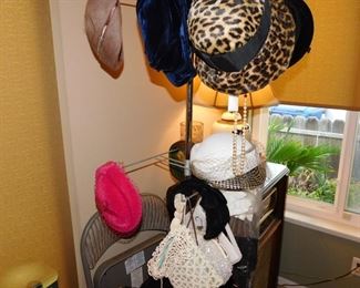 many vintage ladies hats