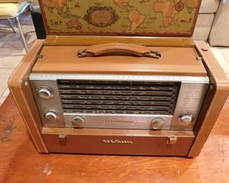 vintage RCA Victor Shortwave radio