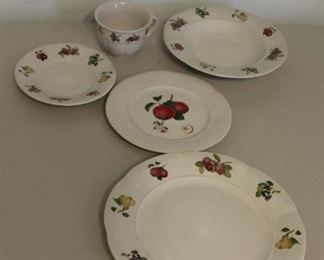 Gibson Orchard 20 Piece Stoneware Set (1 place setting shown)
