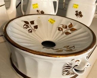 Tea Leaf ironstone spittoon
