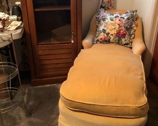 Groovy yellow chaise lounge! Newer cabinet with great storage.