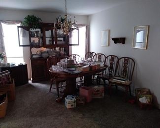 Super nice solid wood dining room set with 6 chairs and china cabinet