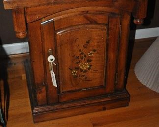 pine end table