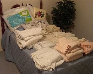 Broyhill twin bed