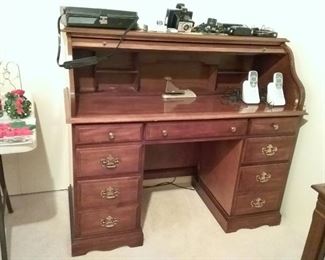 Roll-top desk