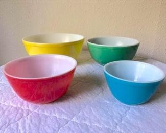 kitchen pyrex primary mixing bowls