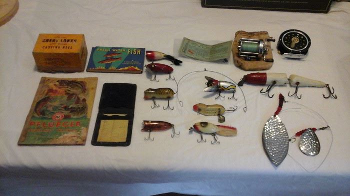 Large collection of vintage fishing lures 